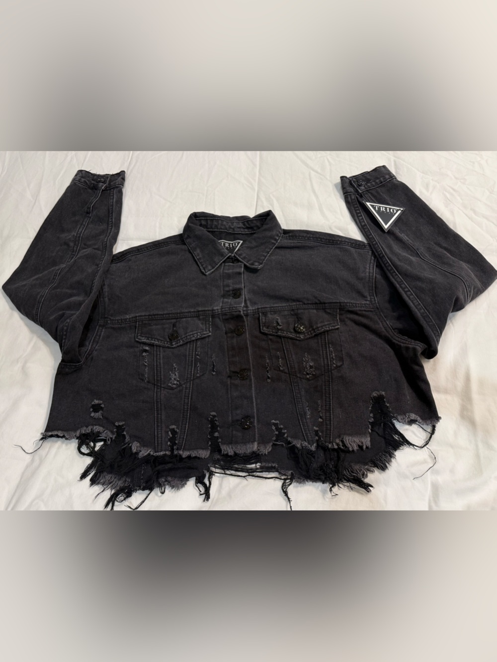 Trio Urban Live The Moment Cropped Distressed Black Denim Jacket Size S/M NWT